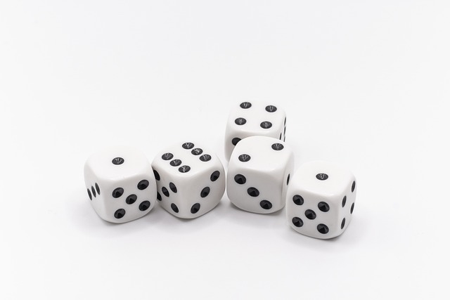 棋牌遊戲的隨機元素設計：運氣與技術的平衡