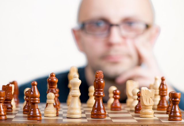 策略棋盤遊戲：致勝第一步與致勝策略分析